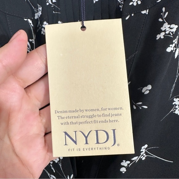 NYDJ pintuck blouse, sz 2X, black/white, flowy, v-neck, date night, fall, NEW - Picture 5 of 15